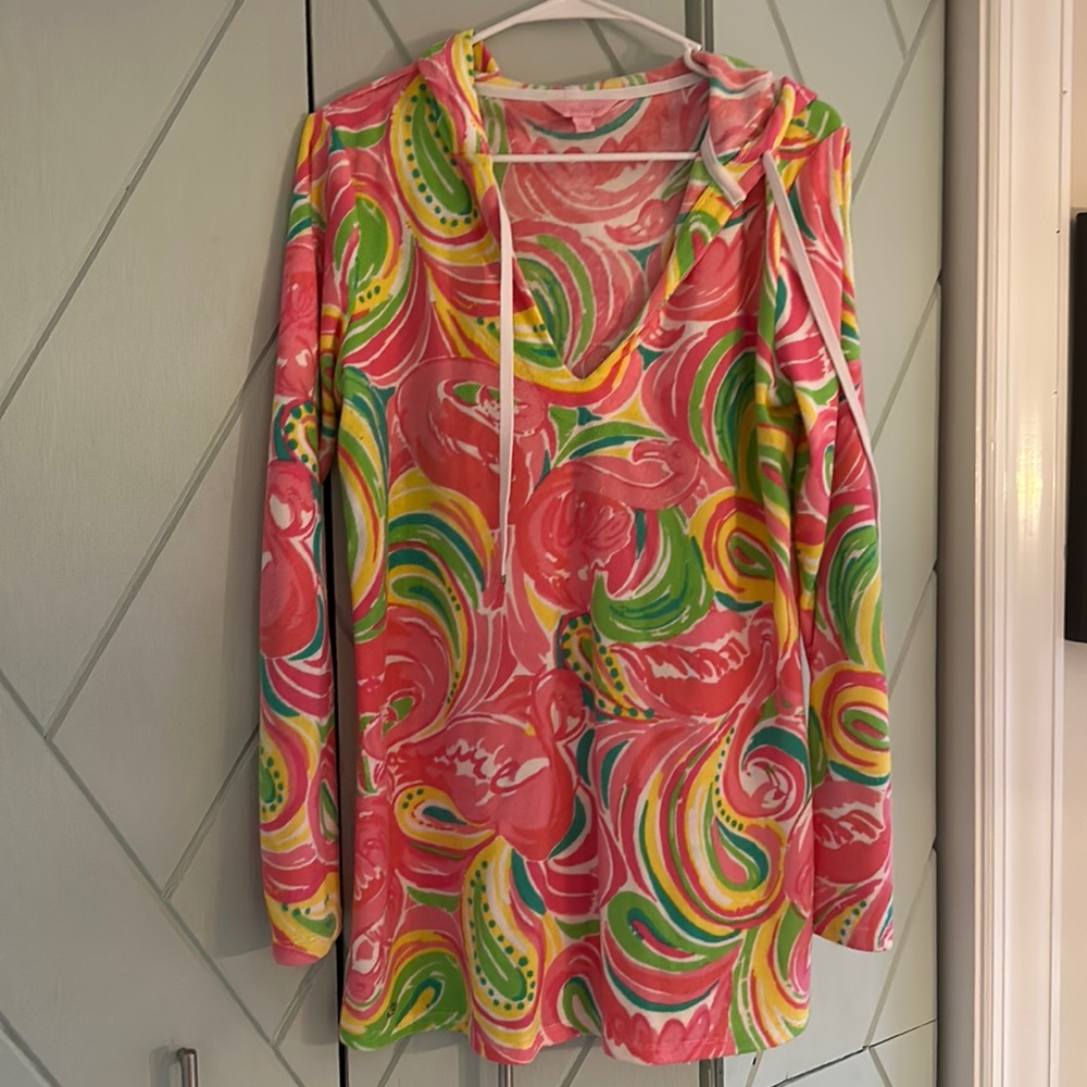 Lilly Pulitzer Terry Cloth Material Tunic. Size Medium. Excellent condition.